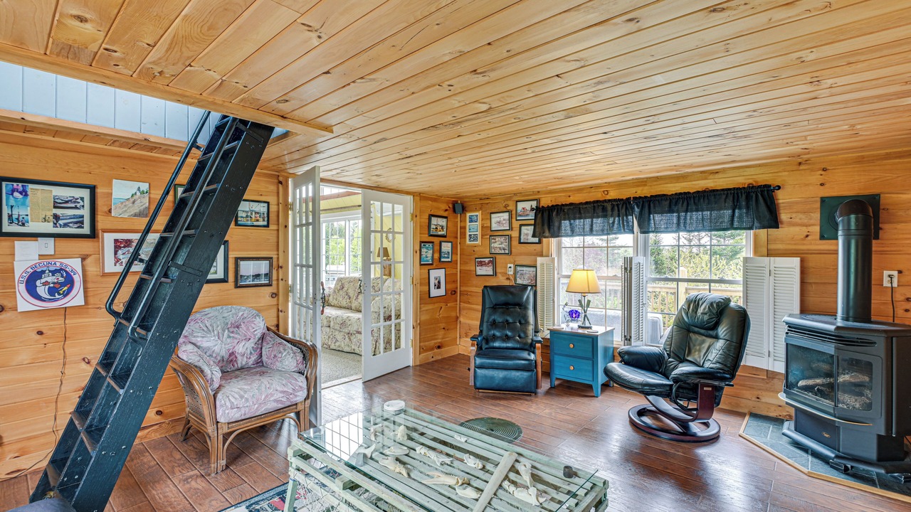 Photo of Livingroom in West Tremont