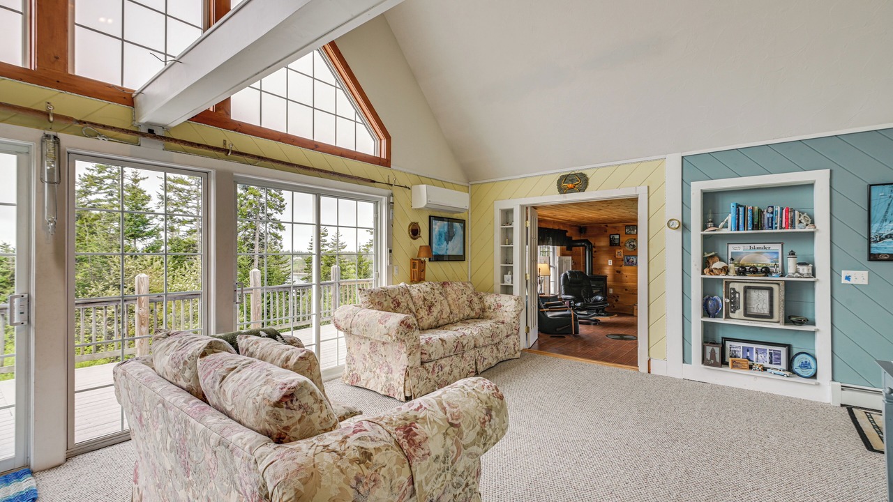 Photo of Livingroom in West Tremont