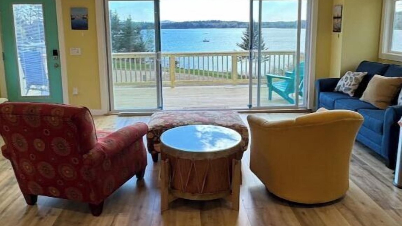 Photo of Livingroom in East Sullivan