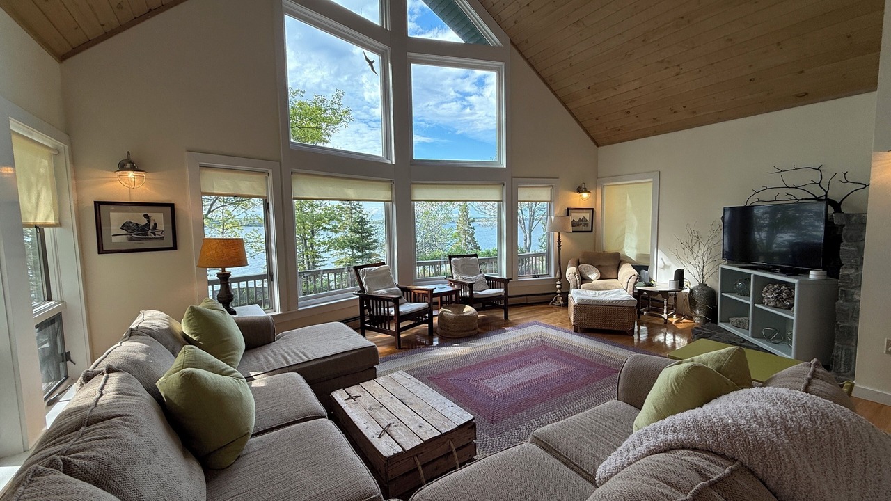 Photo of Livingroom in Salsbury Cove