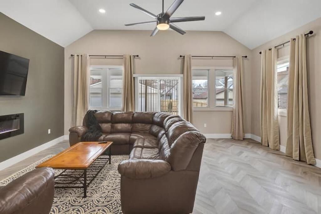 Photo of Livingroom in Cleveland