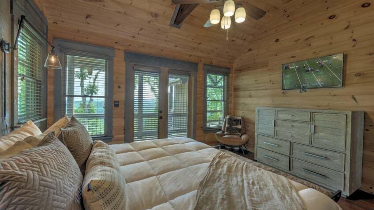 Photo of Bedroom in Raccoon Ridge