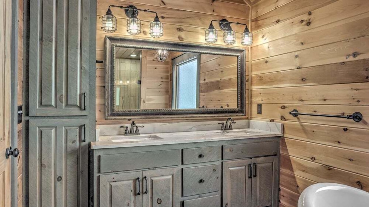 Photo of Bathroom in Raccoon Ridge