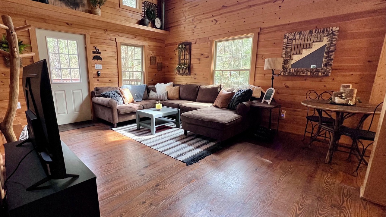 Photo of Livingroom in Dahlonega