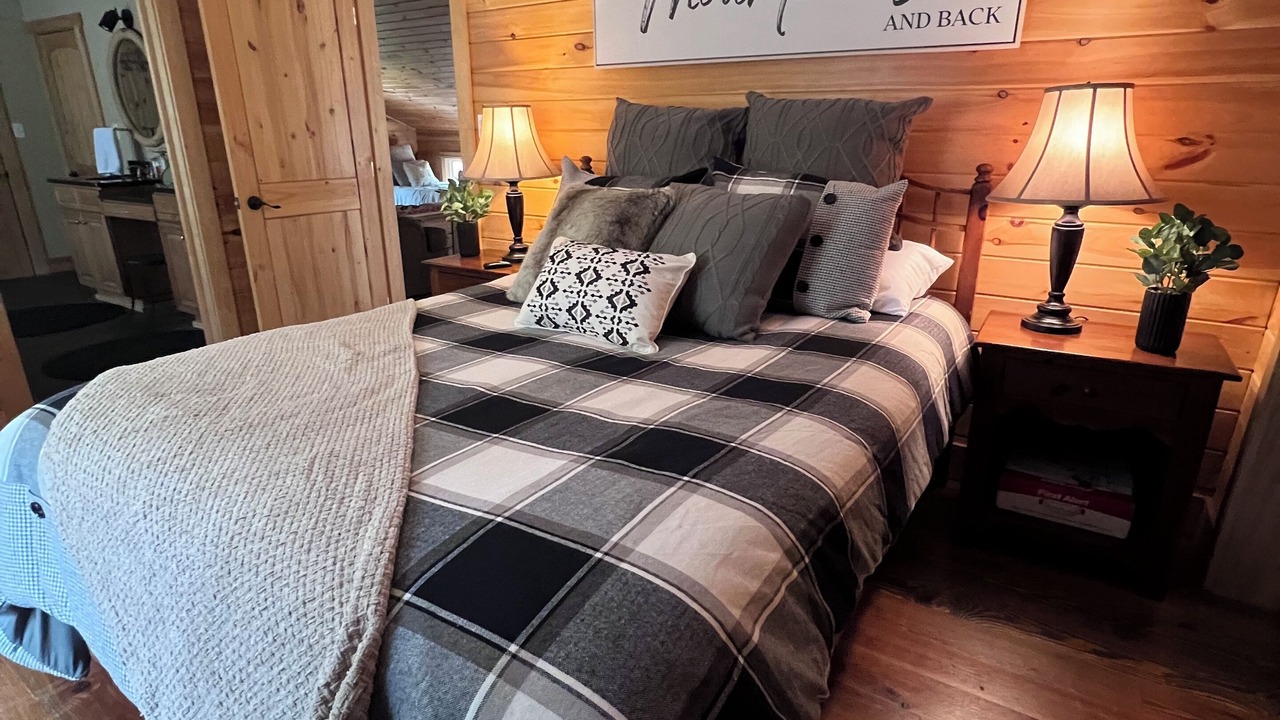 Photo of Bedroom in Dahlonega