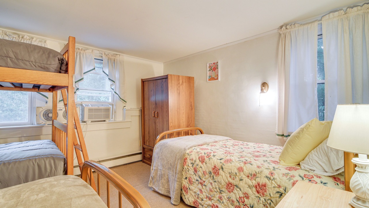 Photo of Bedroom in Oakland