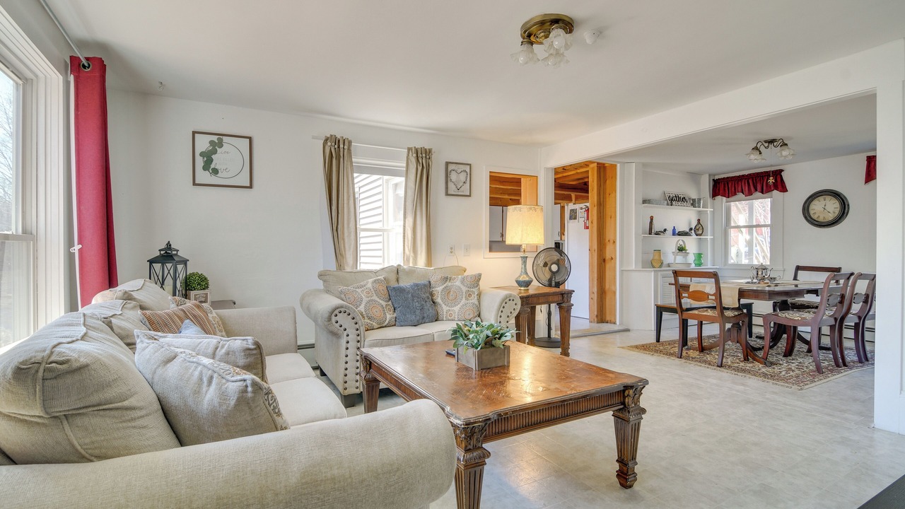 Photo of Livingroom in Oakland