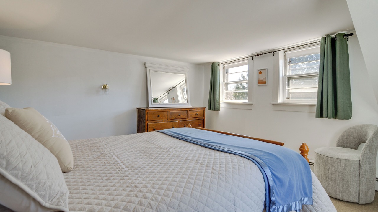 Photo of Bedroom in Oakland