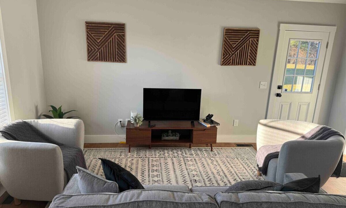 Photo of Livingroom in Wakefield-Peacedale