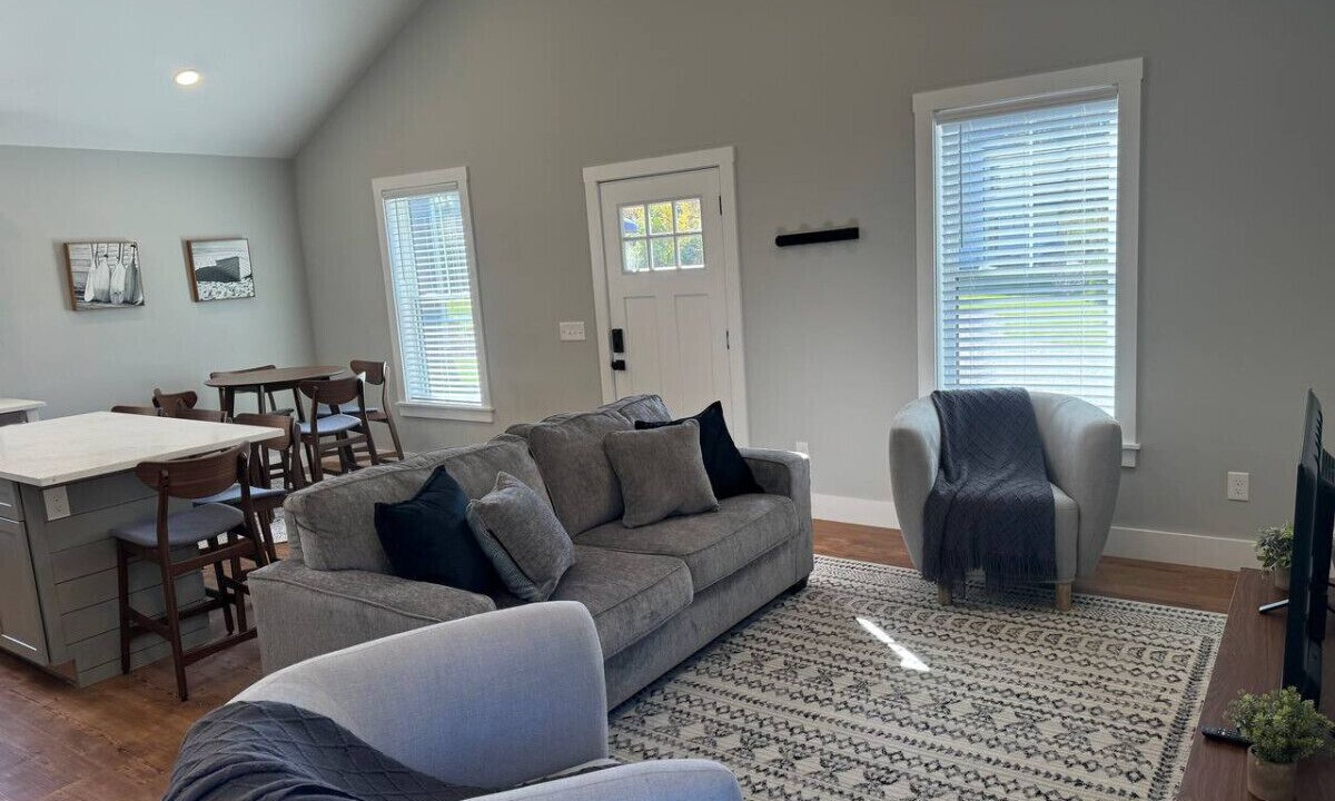 Photo of Livingroom in Wakefield-Peacedale