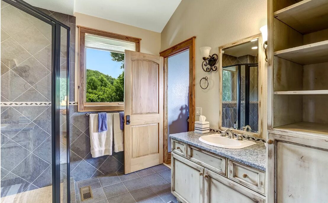 Photo of Bathroom in Hayesville