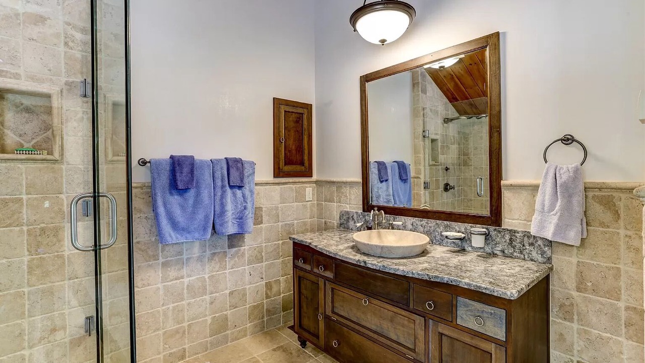 Photo of Bathroom in Hayesville