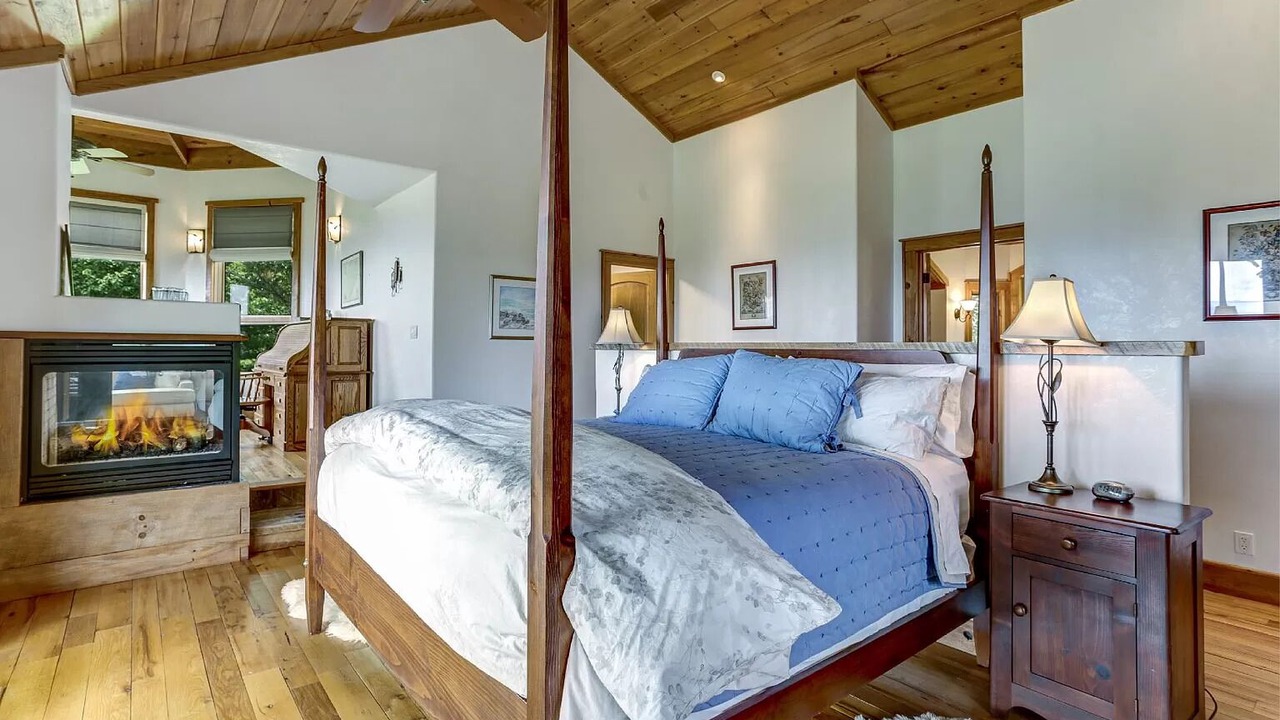 Photo of Bedroom in Hayesville
