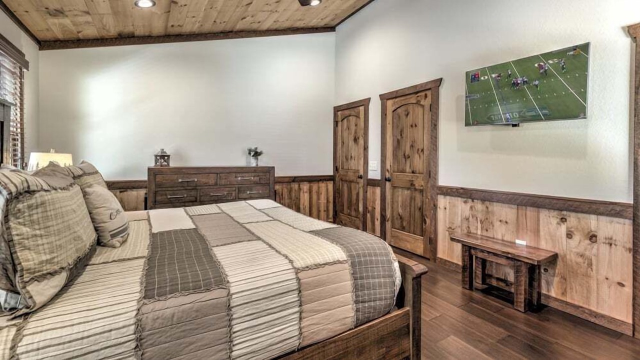 Photo of Bedroom in Raccoon Ridge