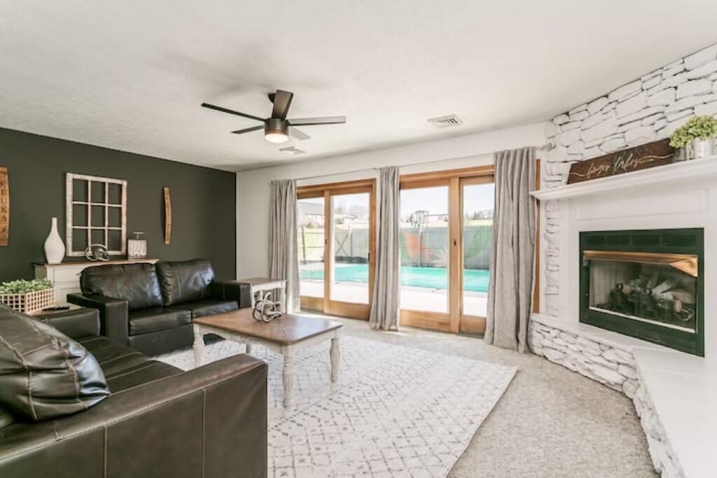Photo of Livingroom in Town of Milo