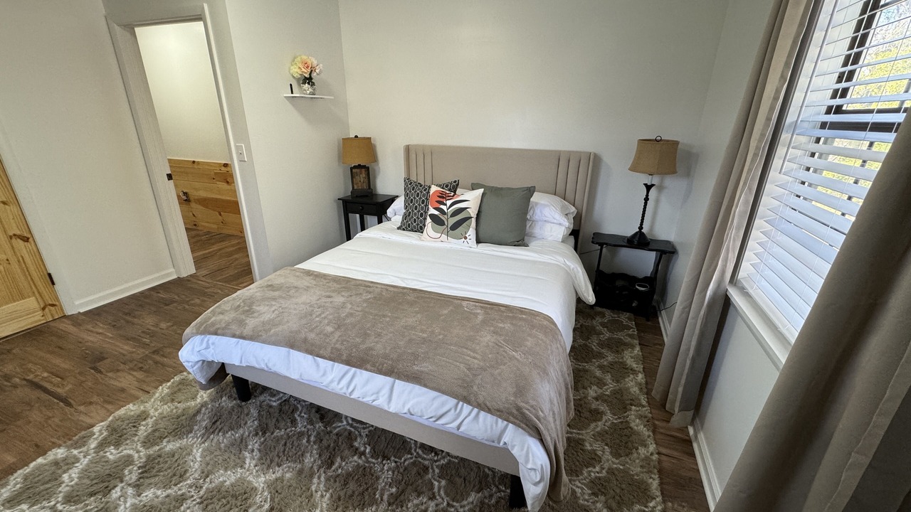 Photo of Bedroom in Hiawassee