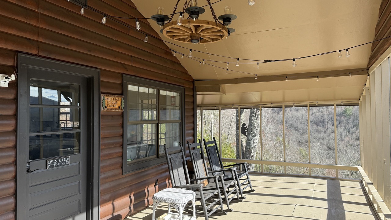 Photo of Patio Balcony in Hiawassee