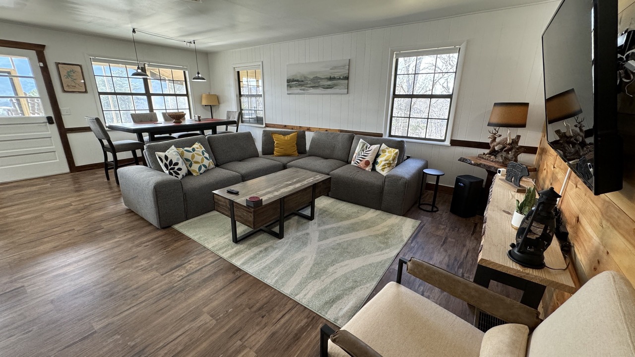 Photo of Livingroom in Hiawassee