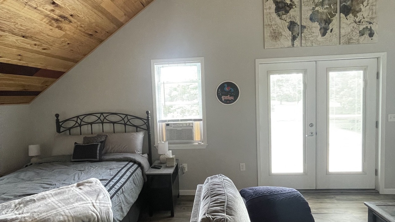 Photo of Bedroom in Huntsburg