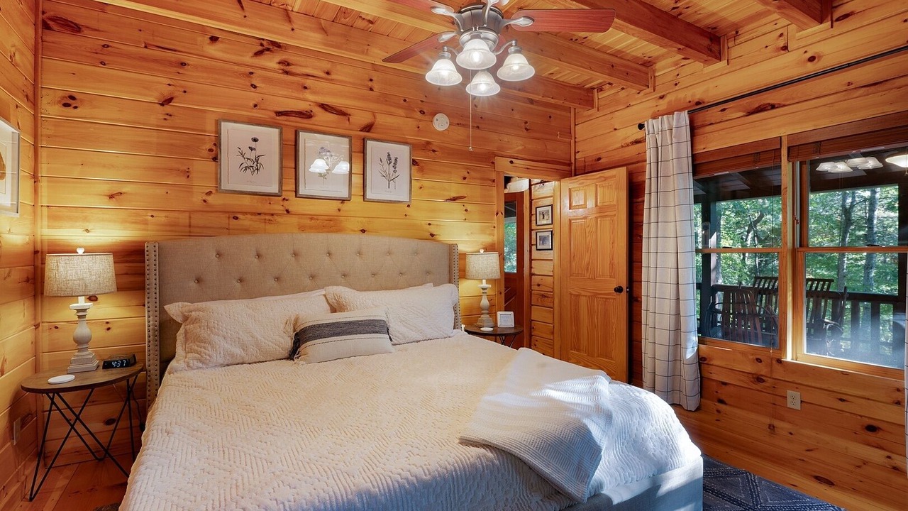 Photo of Bedroom in Cherry Log