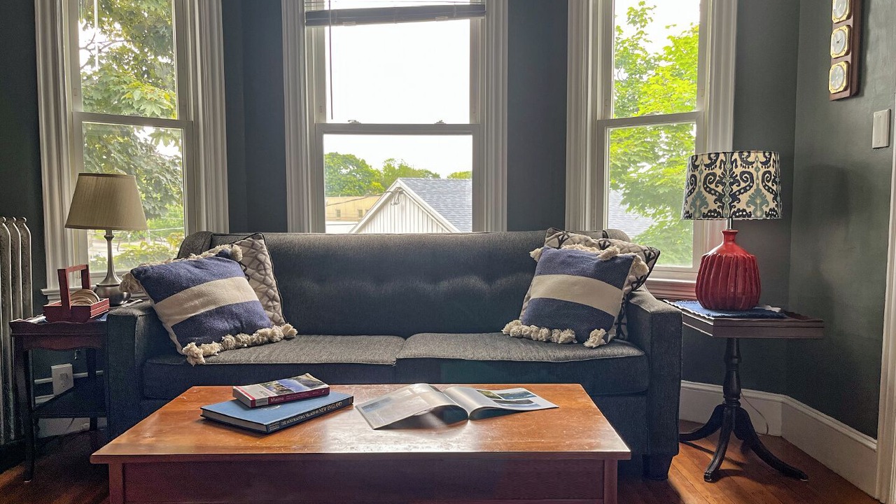 Photo of Livingroom in Back Cove