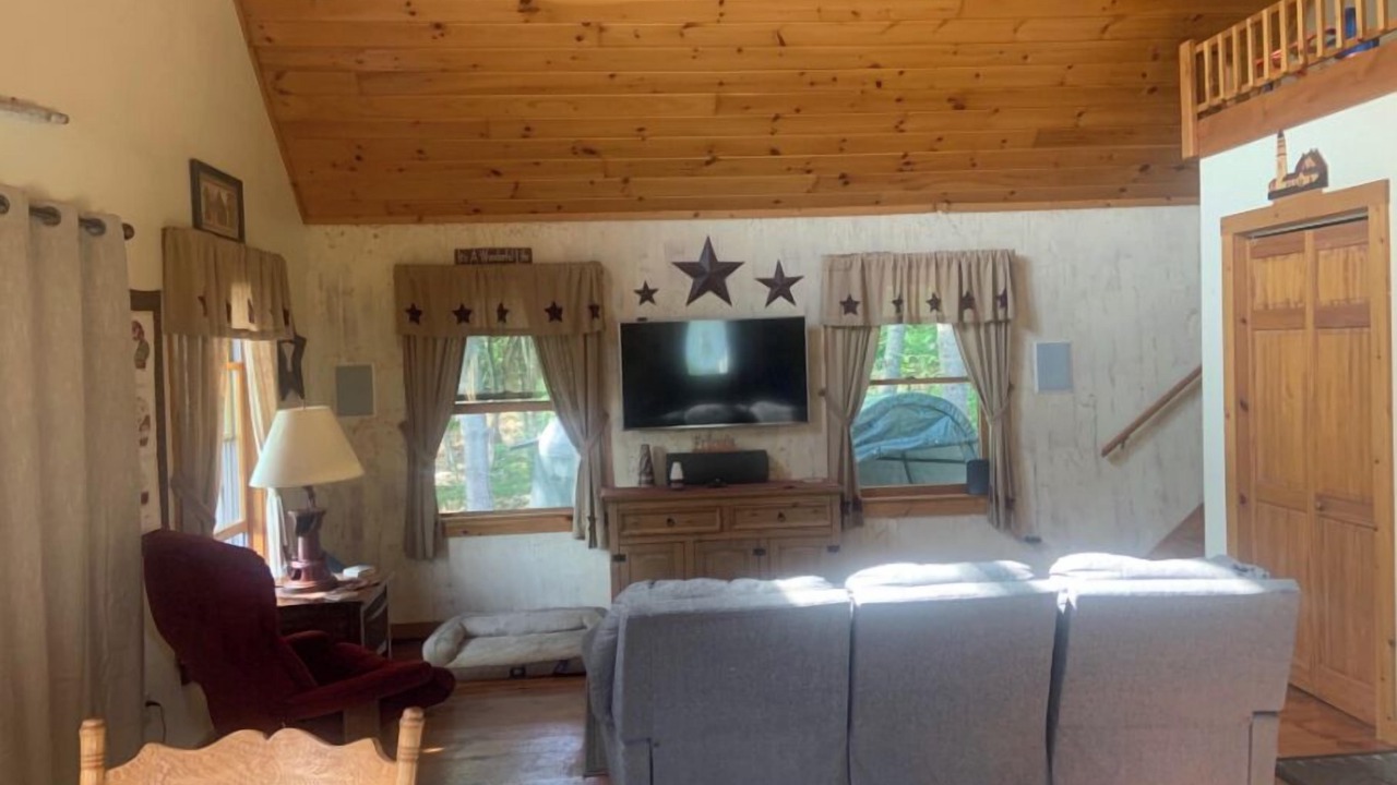 Photo of Livingroom in Ellsworth