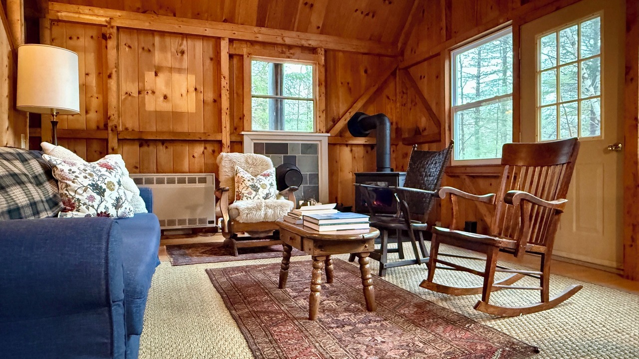 Photo of Livingroom in Hall Quarry