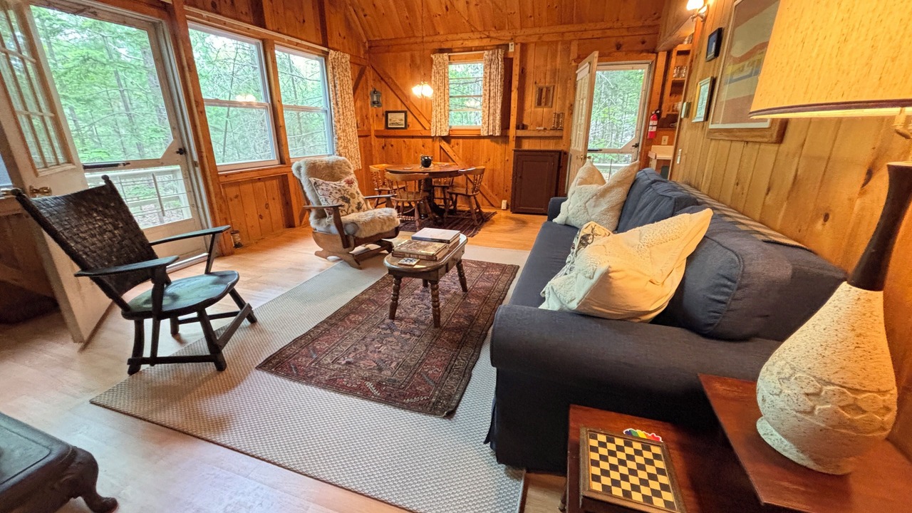 Photo of Livingroom in Hall Quarry