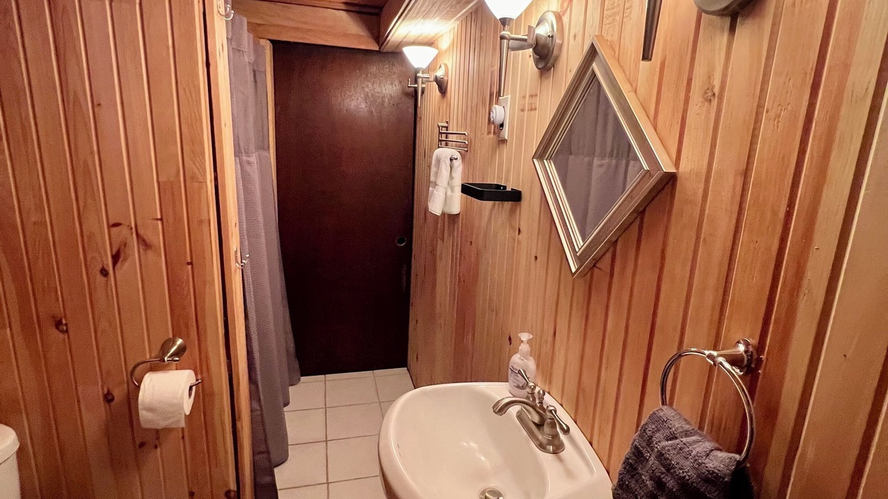 Photo of Bathroom in Canaan