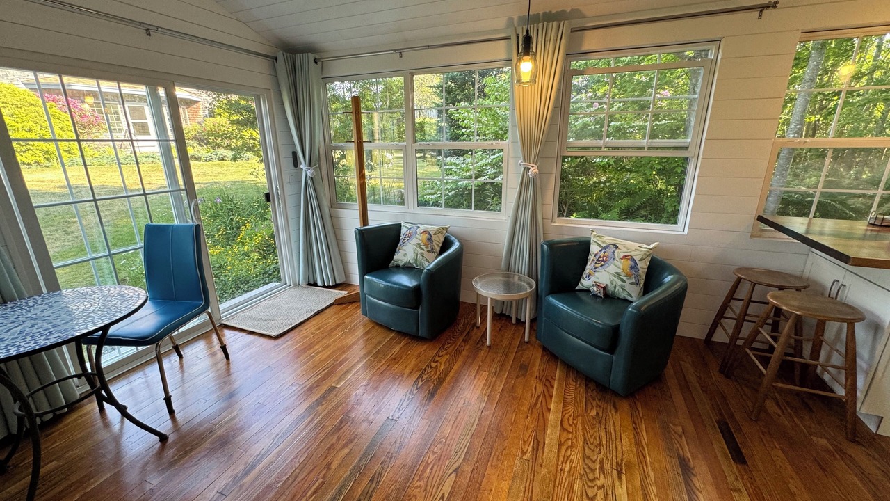 Photo of Livingroom in West Tremont
