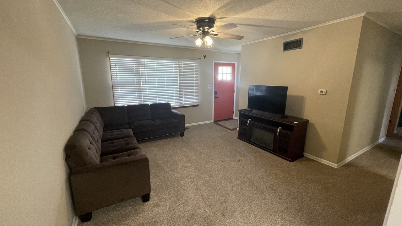 Photo of Livingroom in Jenks