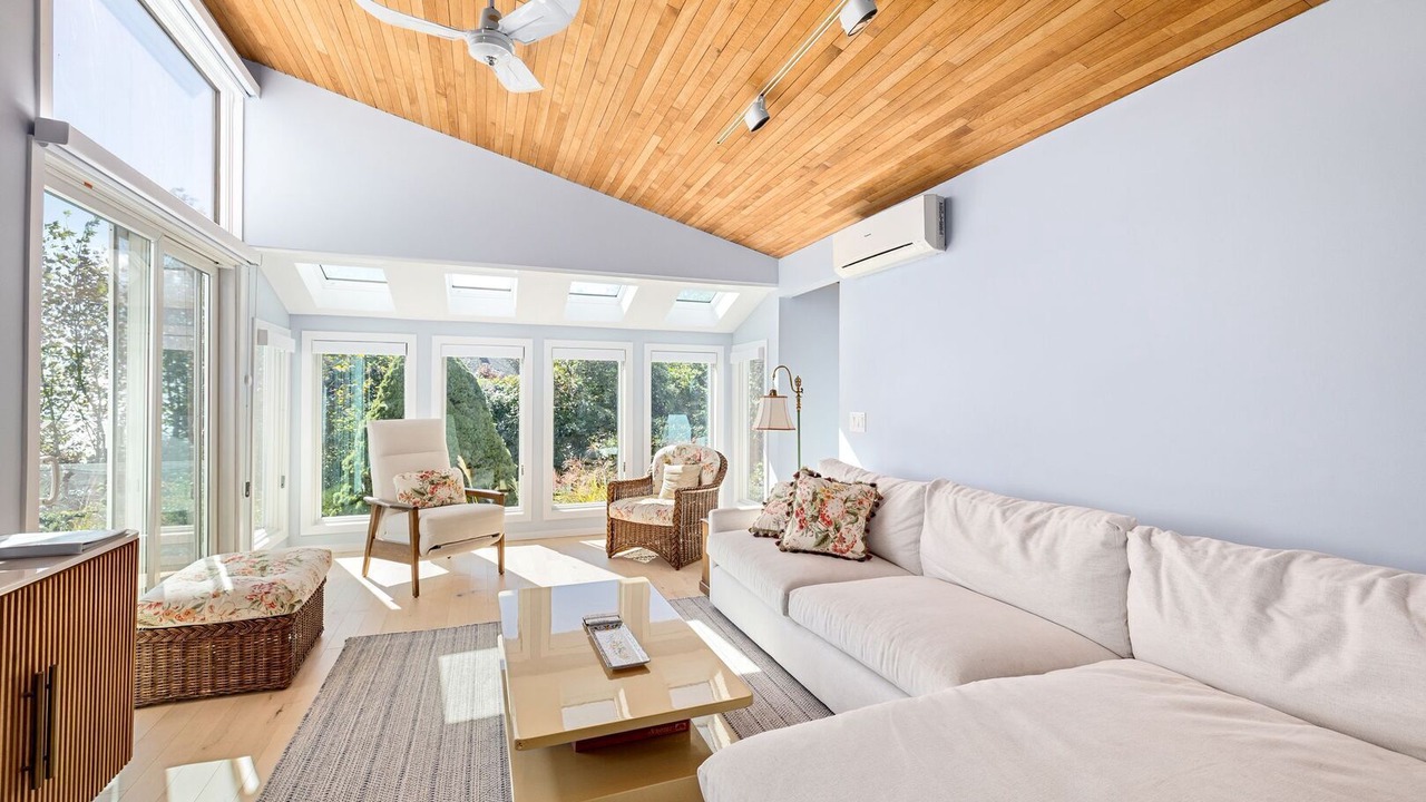 Photo of Livingroom in Narragansett