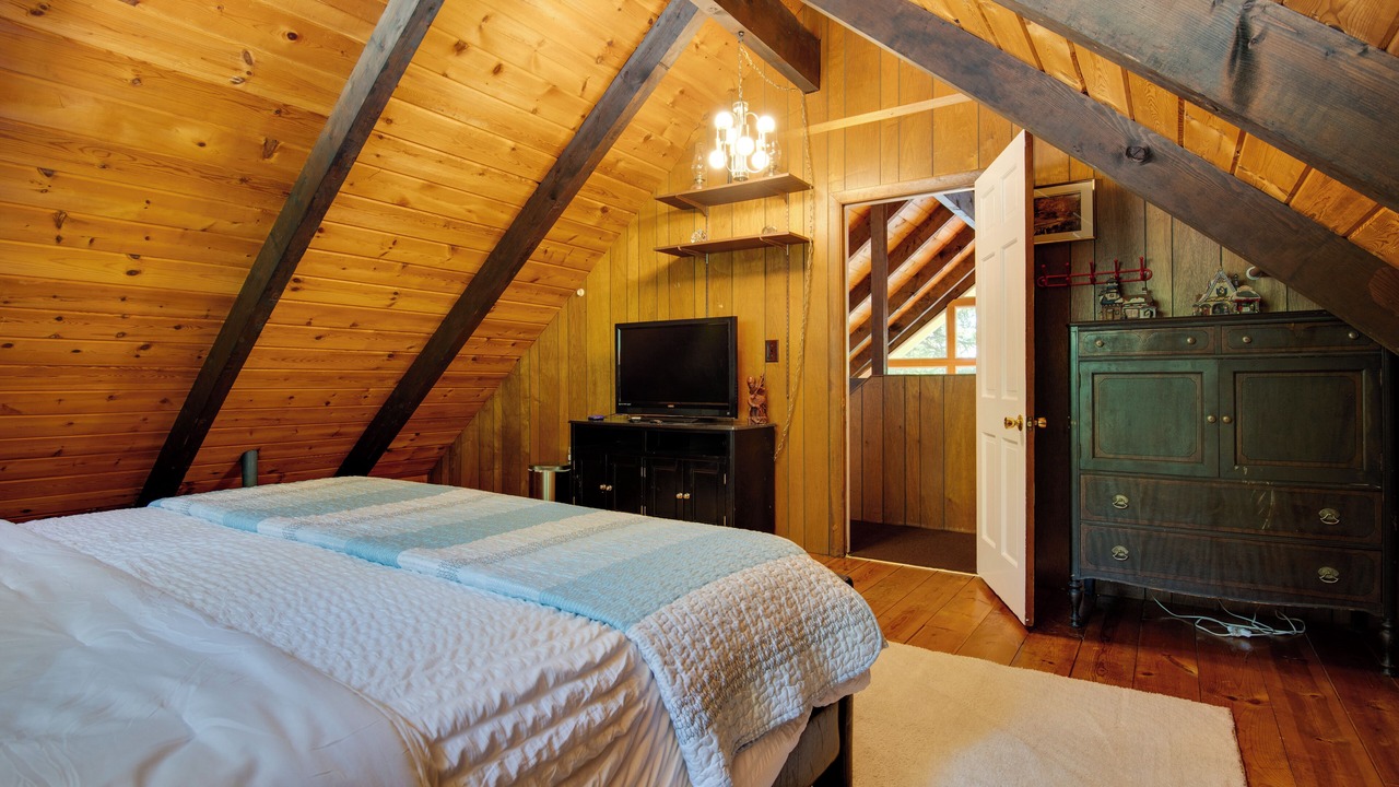 Photo of Bedroom in Lake Arrowhead