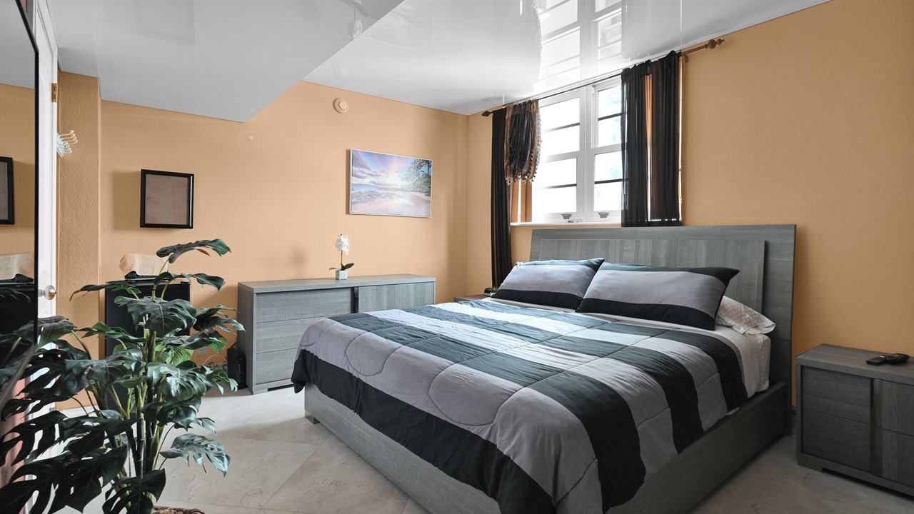 Photo of Bedroom in Hollywood South Central Beach