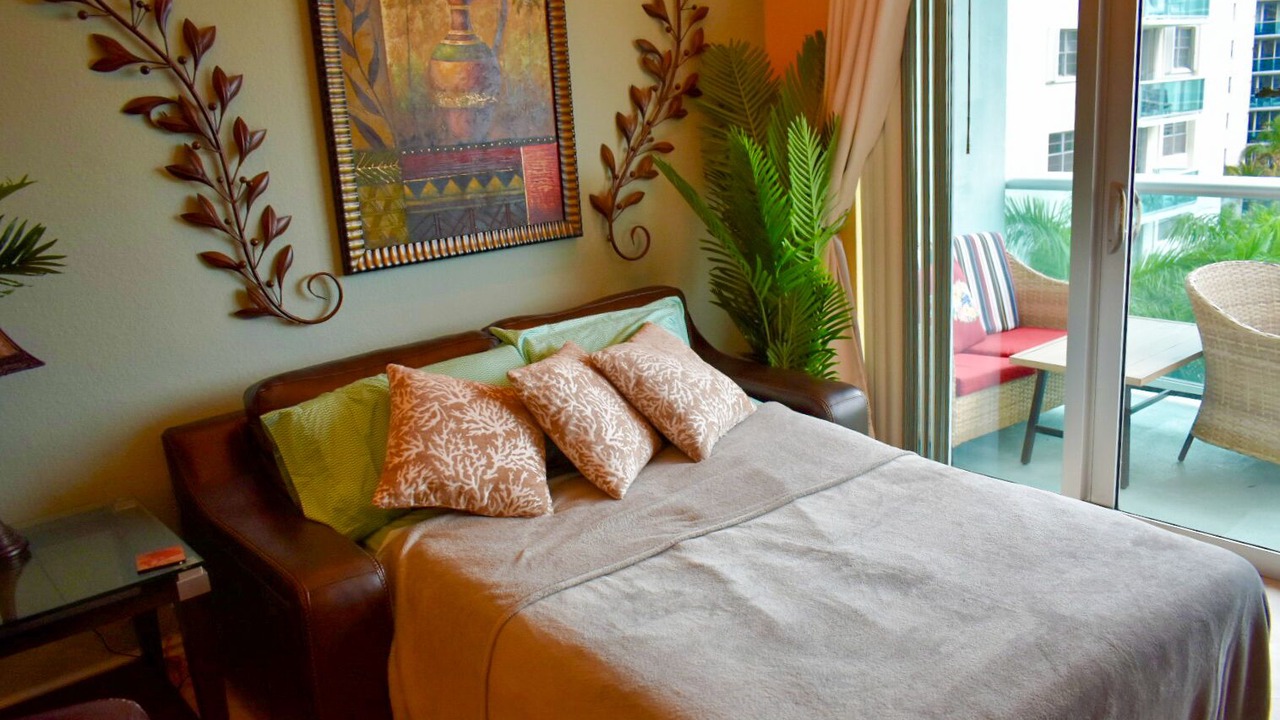 Photo of Bedroom in Hollywood South Central Beach