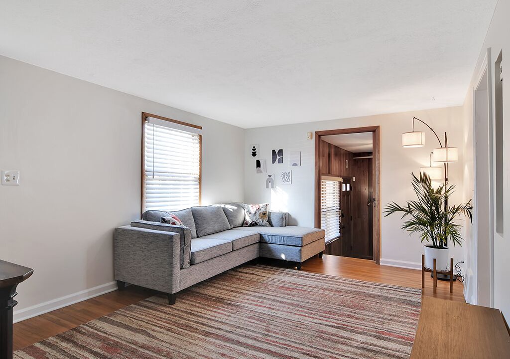 Photo of Livingroom in Cheektowaga
