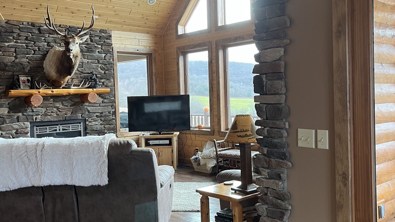 Photo of Livingroom in Ellicottville