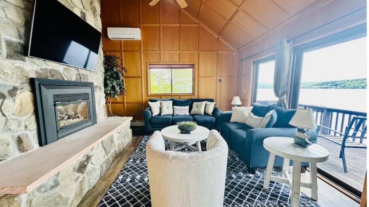 Photo of Livingroom in Hammondsport