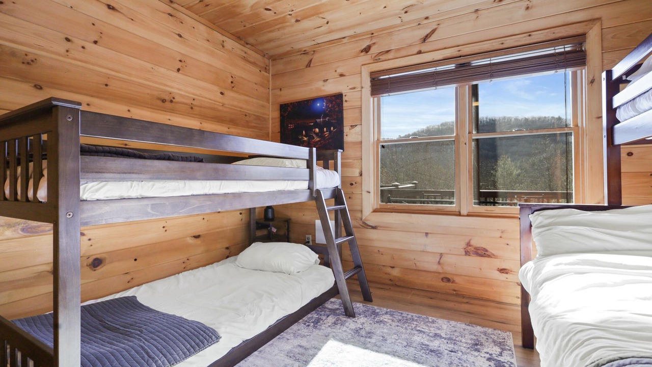 Photo of Bedroom in Cherry Log