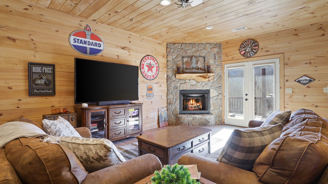 Photo of Livingroom in Cherry Log