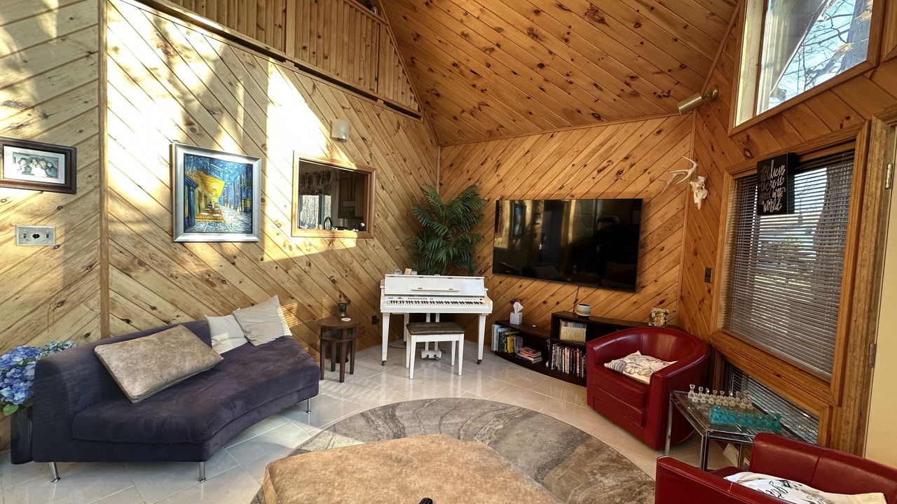 Photo of Livingroom in Youngstown