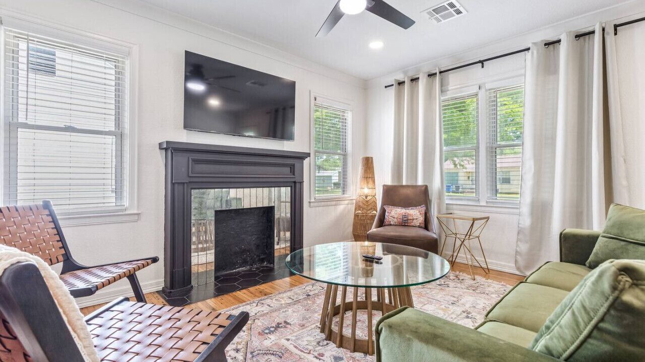 Photo of Livingroom in Turner Park