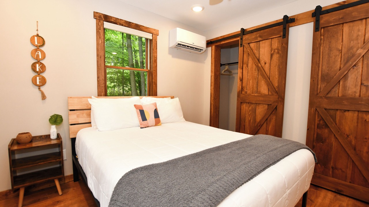 Photo of Bedroom in Lake George