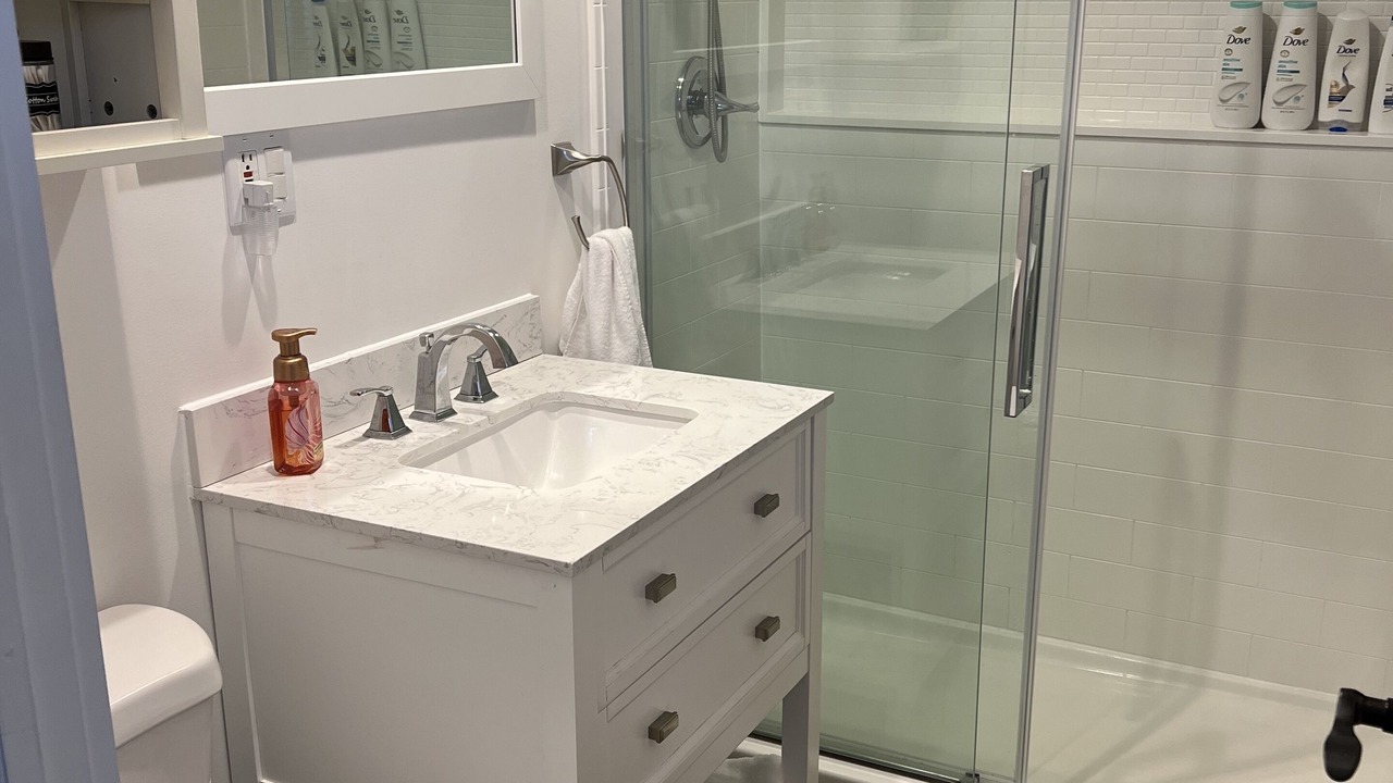 Photo of Bathroom in Farmersville Station