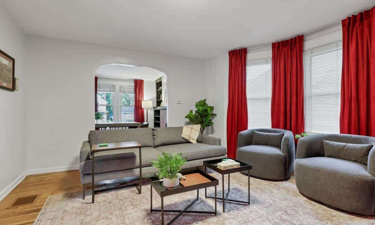 Photo of Livingroom in Clintonville