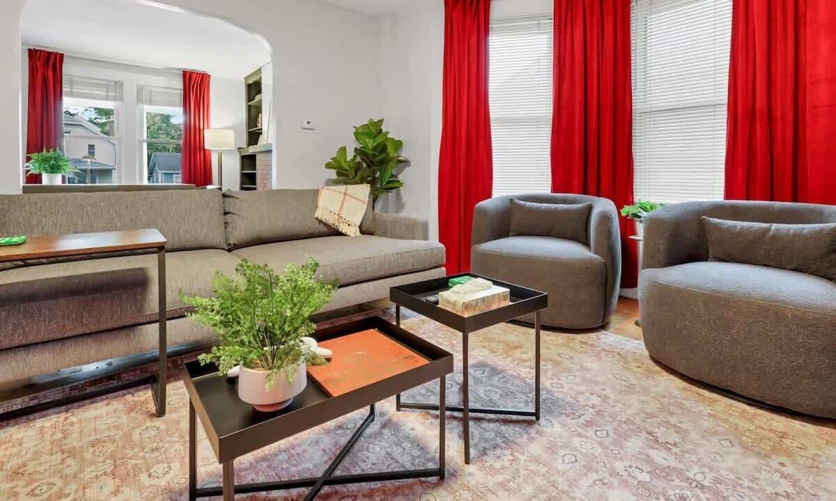 Photo of Livingroom in Clintonville