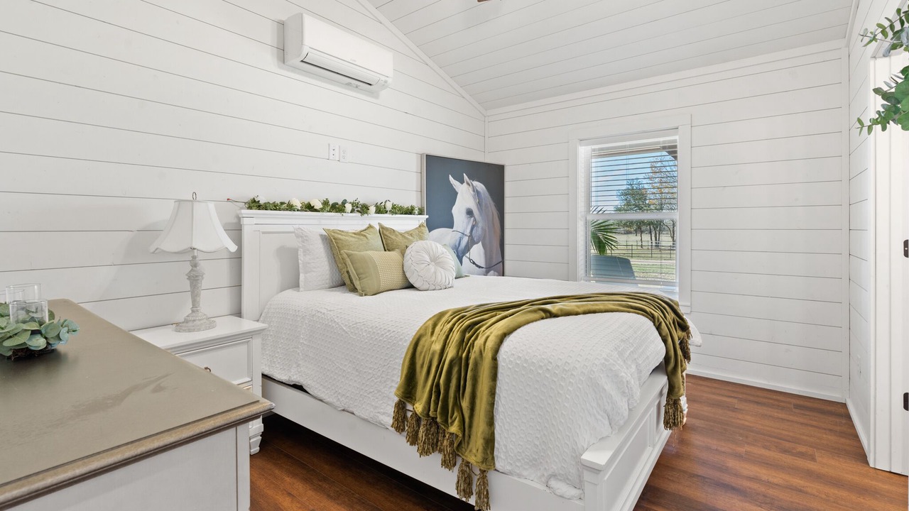 Photo of Bedroom in Cleburne