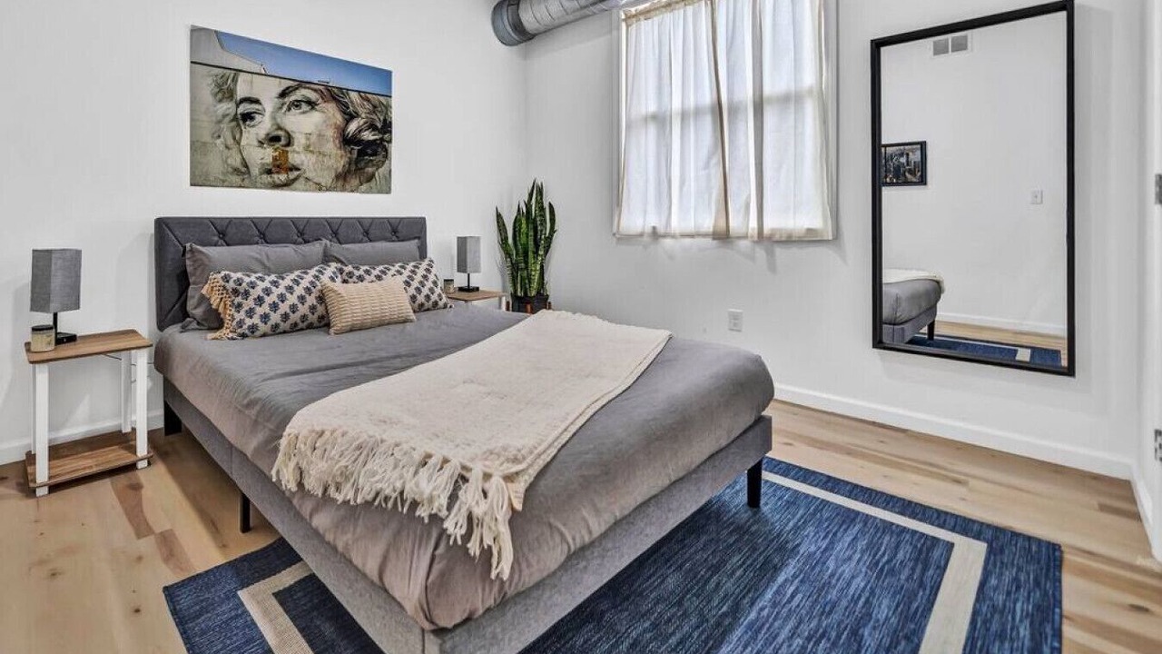 Photo of Bedroom in Front Park
