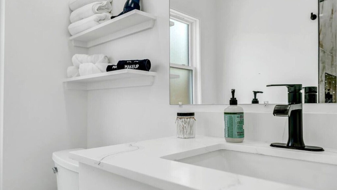 Photo of Bathroom in Front Park