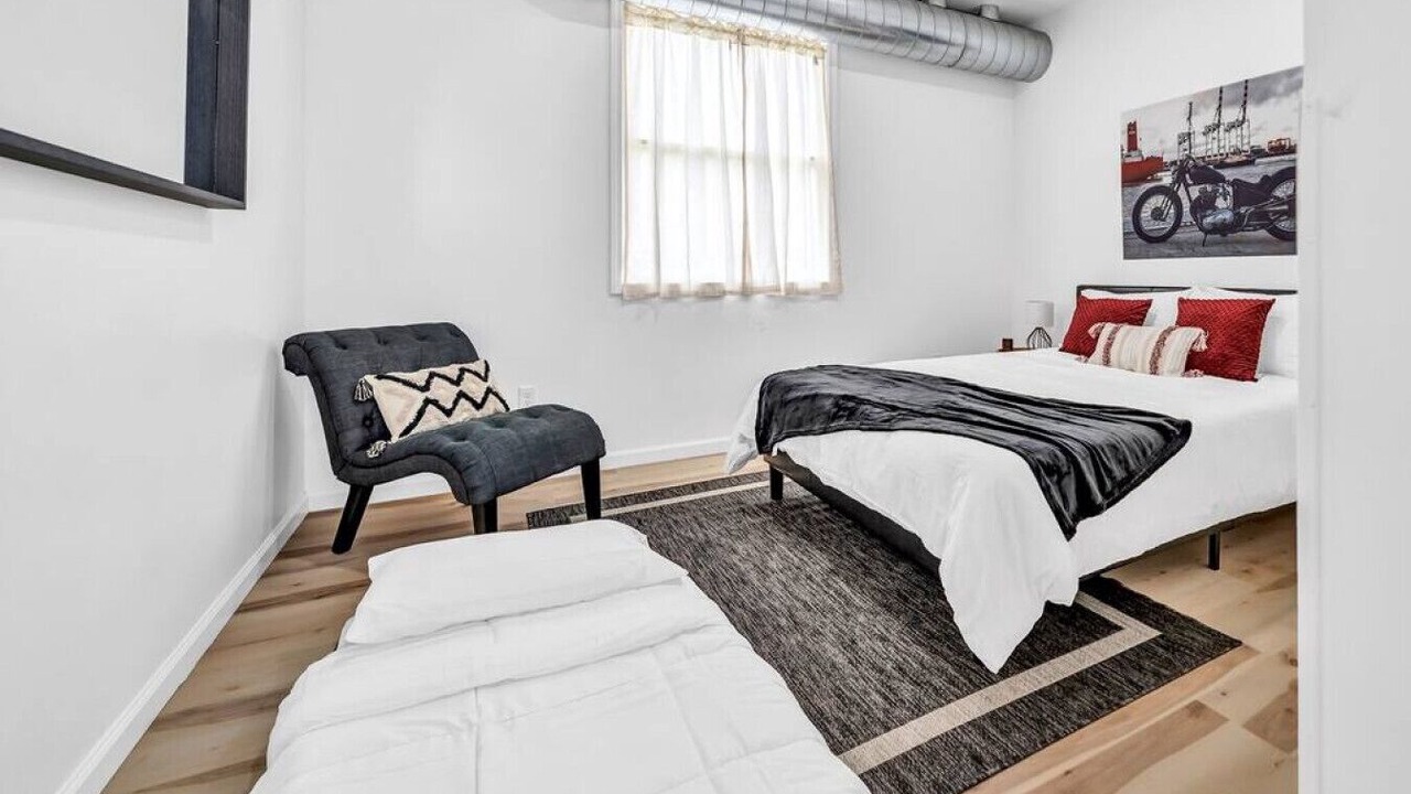 Photo of Bedroom in Front Park